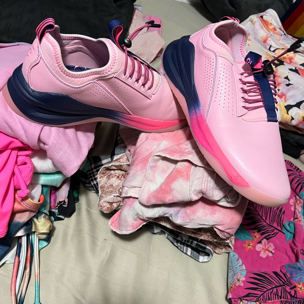 Clove shoes